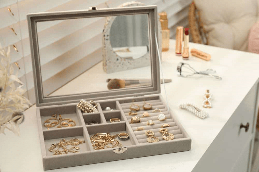 storing jewelry 